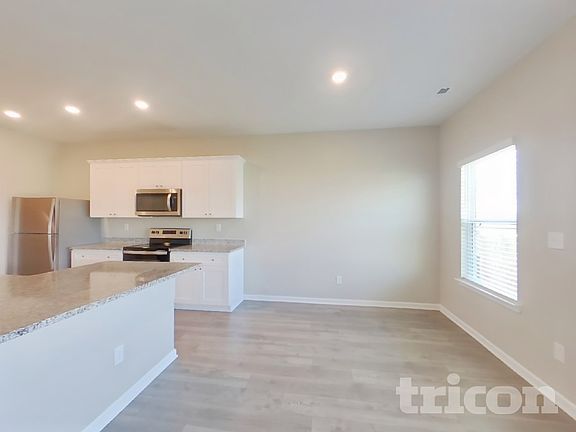 3rd image of 126 Harvest Cir