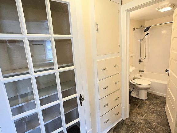 5th image of 1103 W Church St APT 4