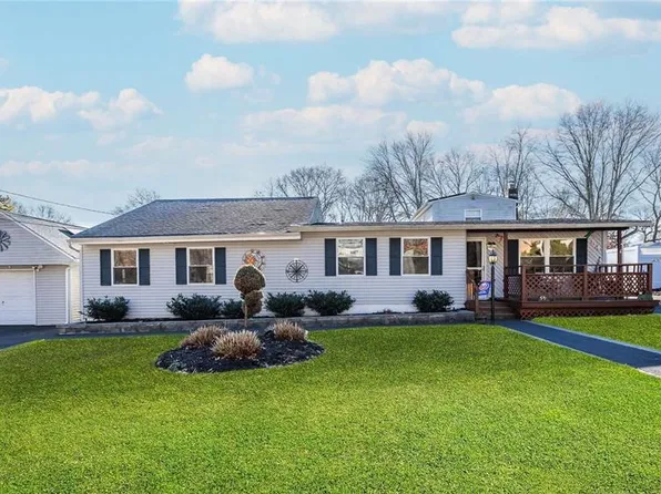 54 Champlin St, Ronkonkoma, NY 11779