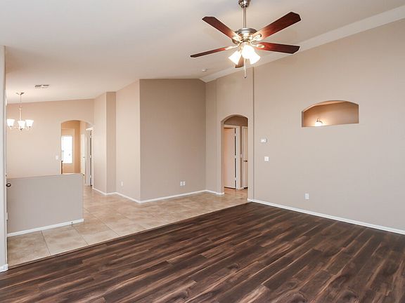 3rd image of 1386 E Vernoa St