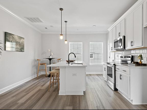 2nd image of 126 E 19th St