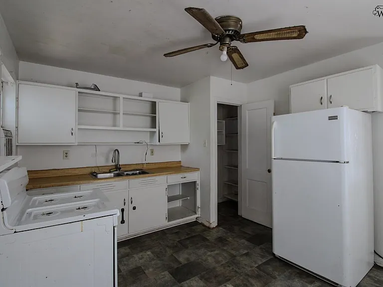 1640 Hawes Ave — Photo 6