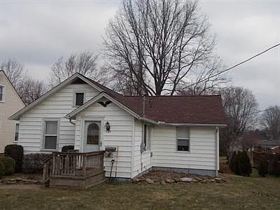109 Noble St W photo 1