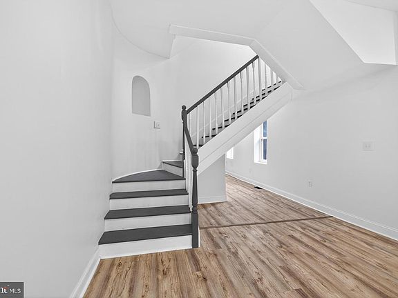 5th image of 517 W 7th St