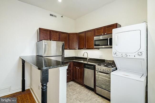 1st image of 1530 Spruce St #1323