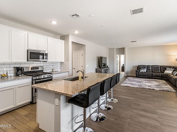 5th image of 254 E Atlantic Dr