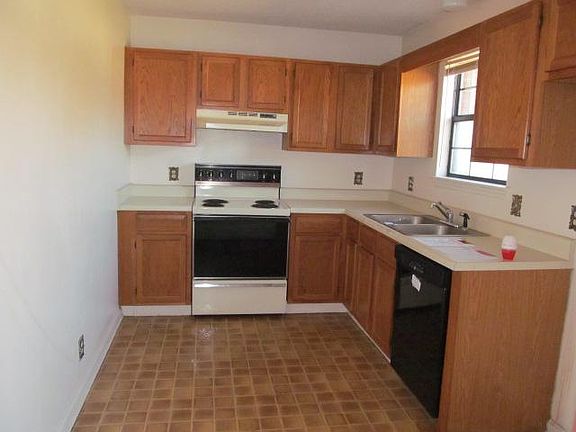 3rd image of 728 Paige Cir