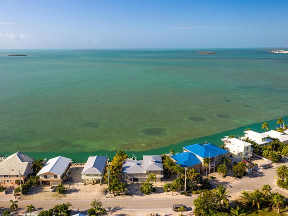2nd image of 118 Caribbean Dr E