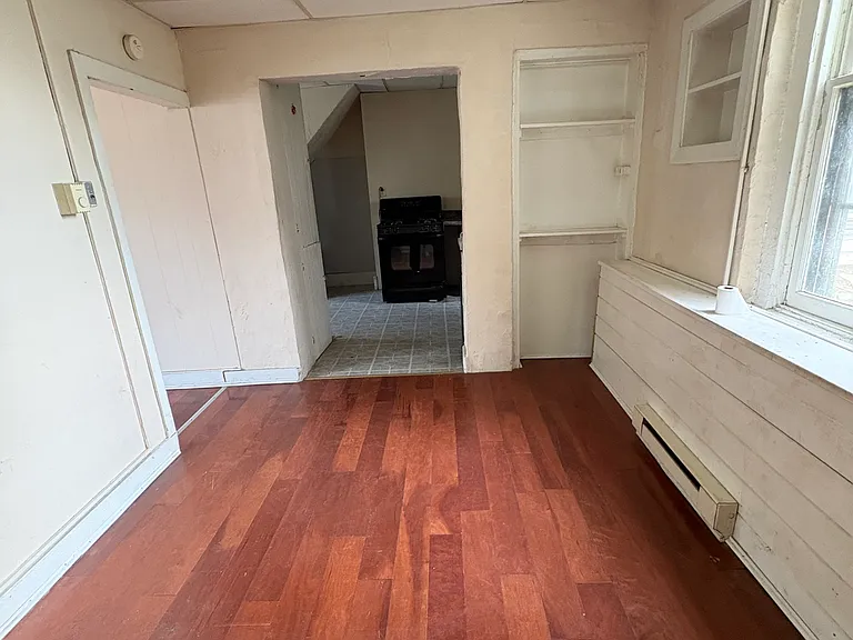 918 Main St #8 — Photo 3