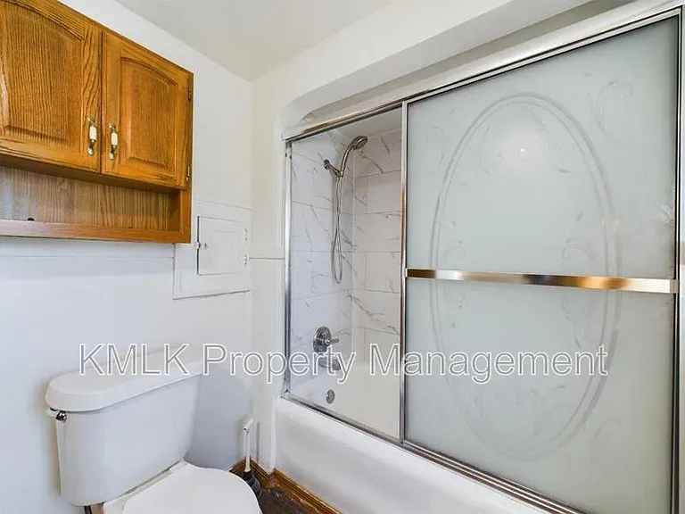 524 Allyn St — Photo 45