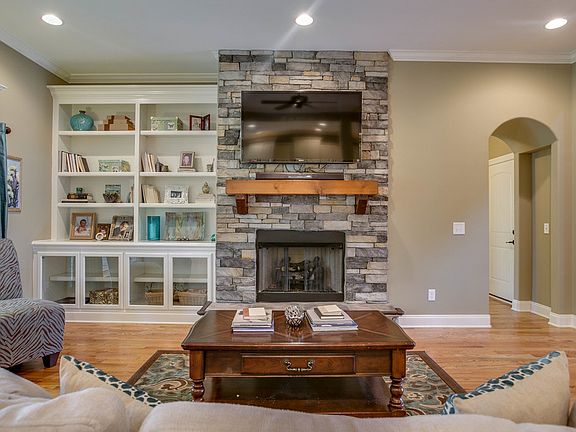 5th image of 8112 Richpine Dr