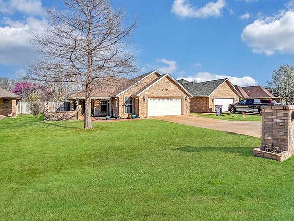 4th image of 19 NW Heatherstone Dr
