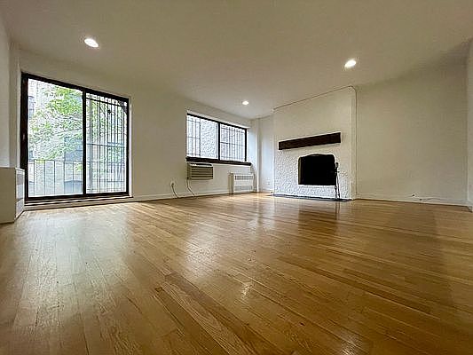 1st image of 125 E 82nd St APT 5