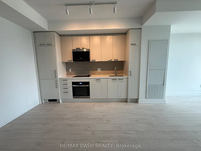 20 Soudan Ave #1806 — Photo 8