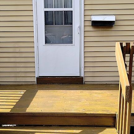 Entry - side deck