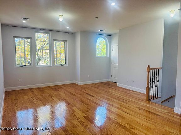 4th image of 28 Hope Ave #2