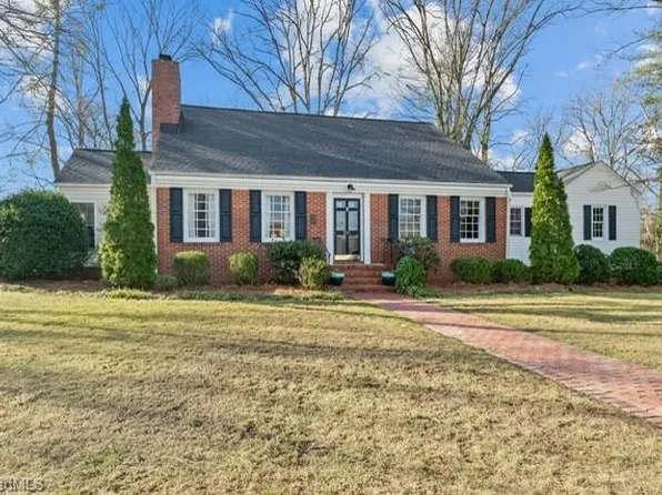 221 Wrenn Ave, Mount Airy, NC 27030
