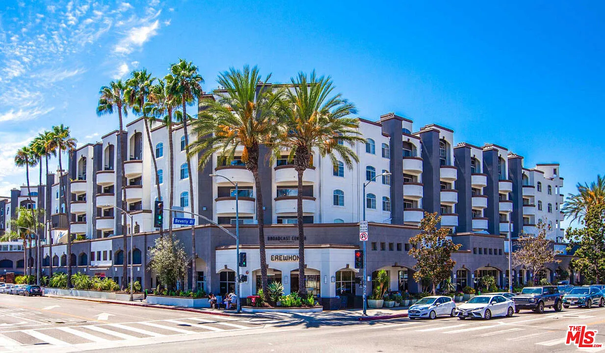 1 bed, 1.0 bath, 800 sqft, $3,835 — Photo 1