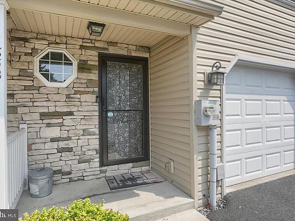 2nd image of 7853 Manada Ct