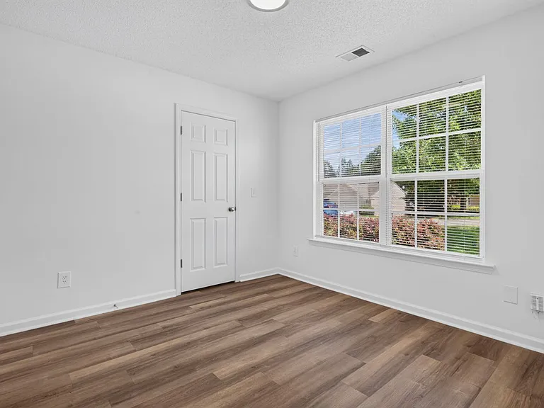 20 Kimpton Dr — Photo 5