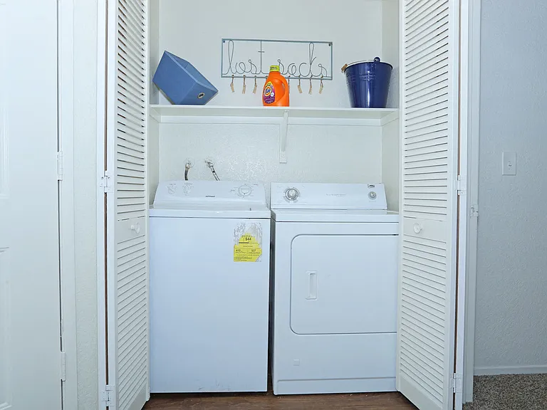Parc West Apartments — Photo 11