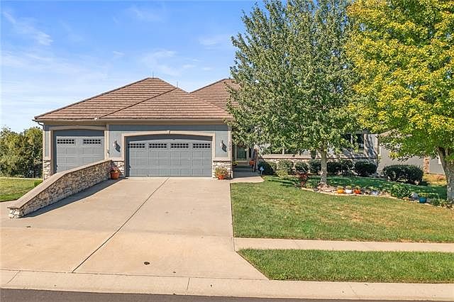 1st image of 309 Shoreline Dr
