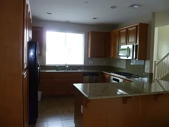 8072 Cambria Cir — Photo 3