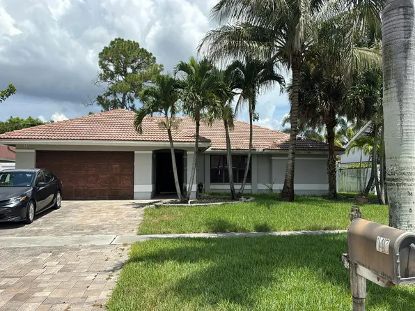 147 Kings Way, Royal Palm Beach, FL 33411