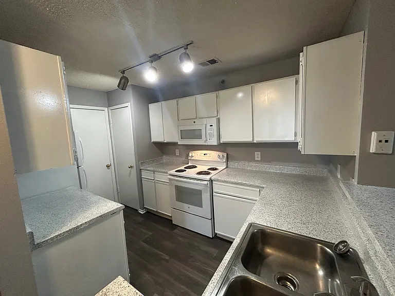 Idlewood Apartments — Photo 13