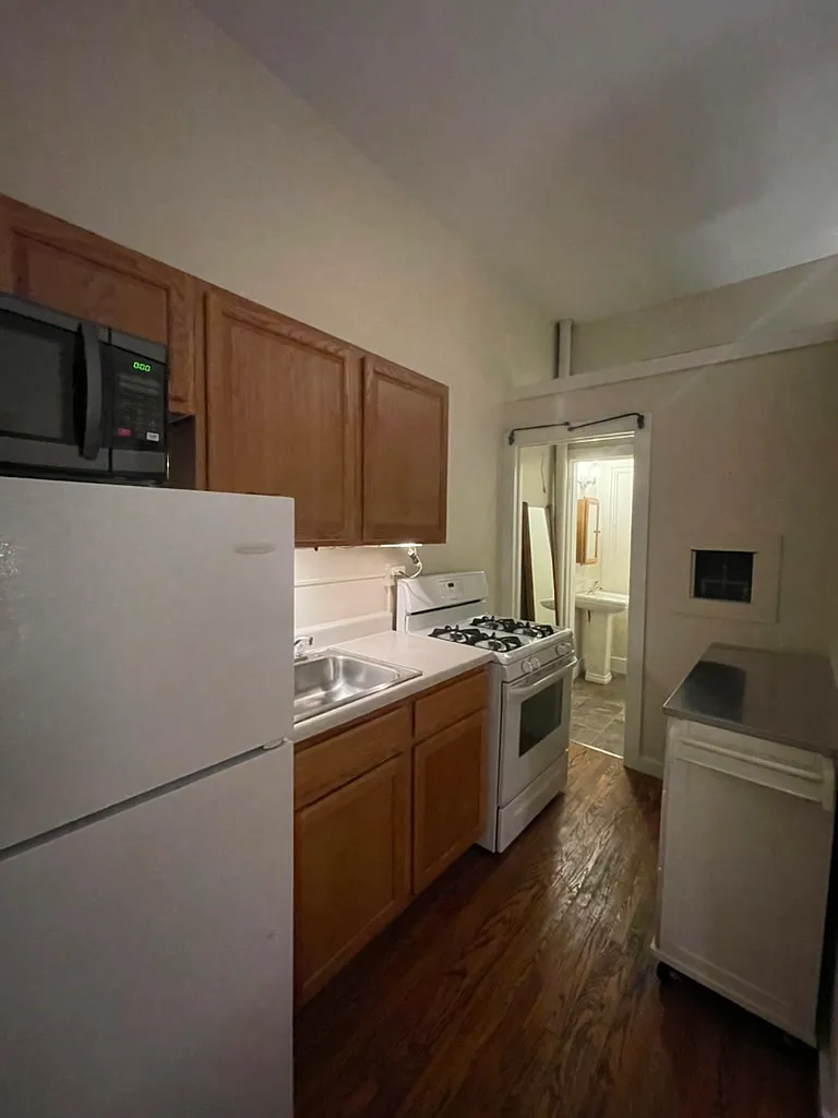 922 West Third St. - 1 — Photo 4