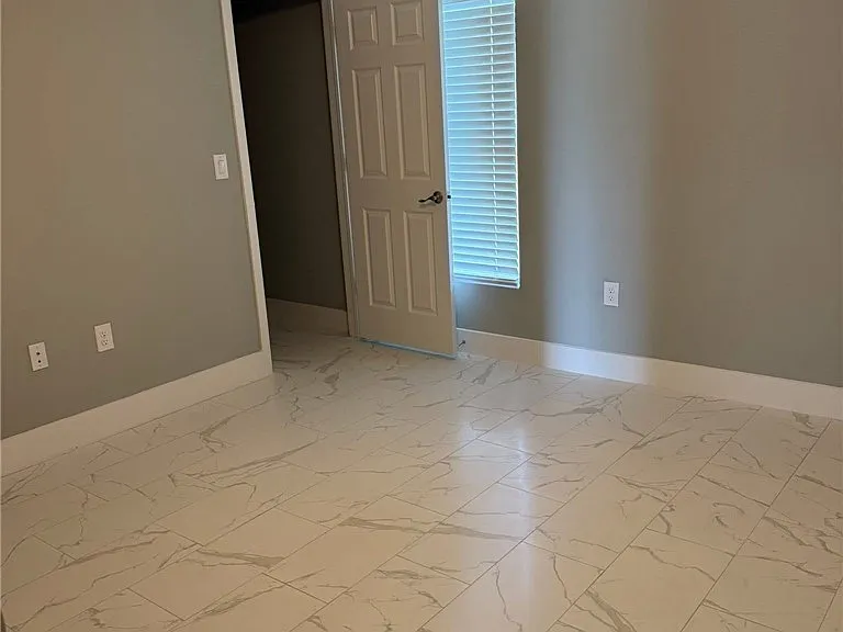1005 Adeline Ave — Photo 6