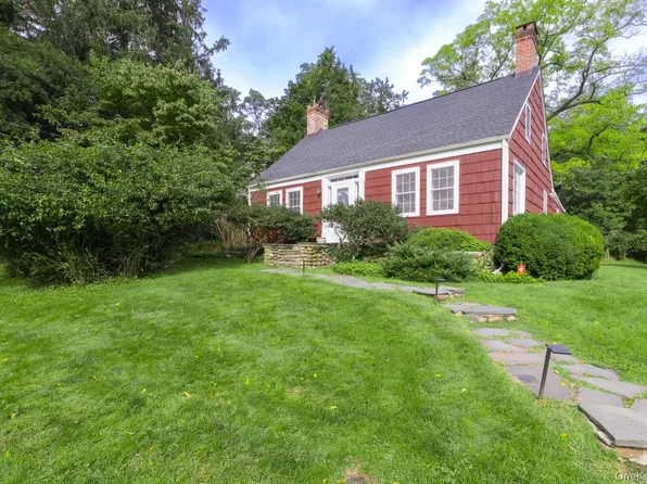 33 Old Coach Road, East Setauket, NY 11733