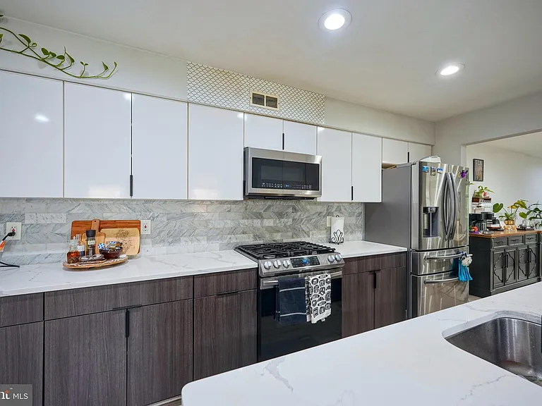 16 Buckingham Pl — Photo 19