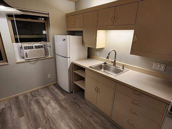 2nd image of 612-640 NW Broadway St #636