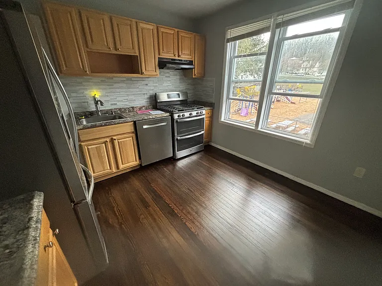 46 N 15th St #2 — Photo 8