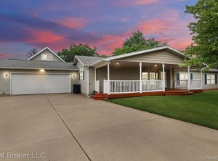 9349 Maple St, New Lothrop, MI 48460