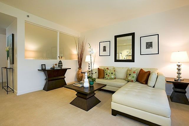 1st image of 250 King St Unit 542