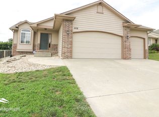 808 Fossilridge Dr, Manhattan, KS 66503
