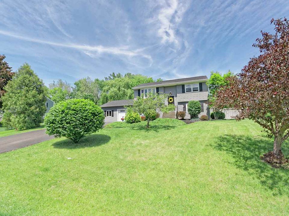 1st image of 17 Suncrest Dr