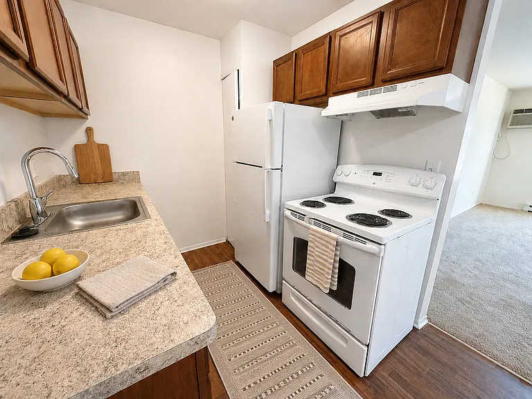Village Oaks Apartments — Photo 1
