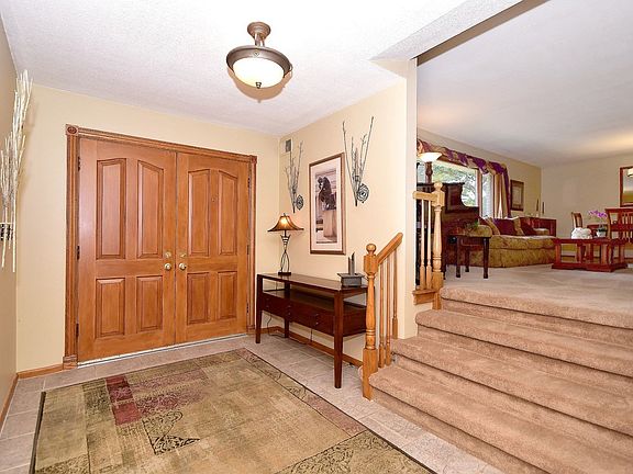 2nd image of 22W160 Hillcrest Ter
