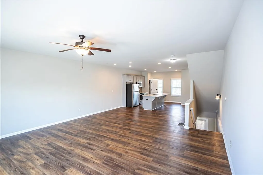 3 bed, 3.5 bath, 1520 sqft, $2,800 — Photo 4