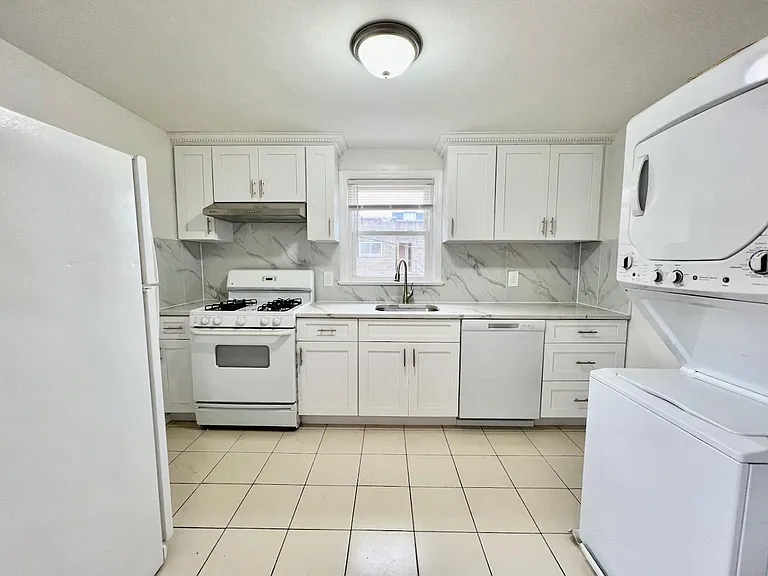 Kitchen w/ Refrigerator, Dishwasher, and Washer/Dryer Provided