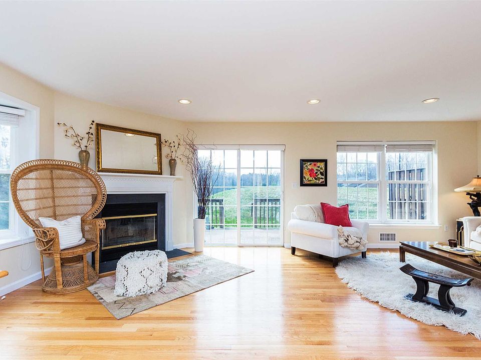 1st image of 310 Pinebrook Dr