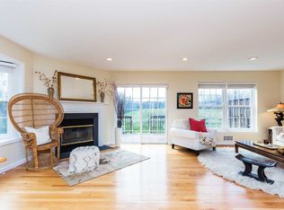 310 Pinebrook Dr, Hyde Park, NY 12538