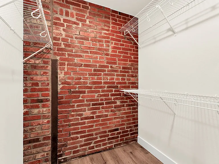 235 N Market Ave — Photo 39