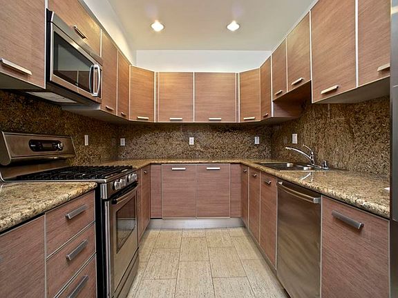 3rd image of 147 S Doheny Dr APT 203