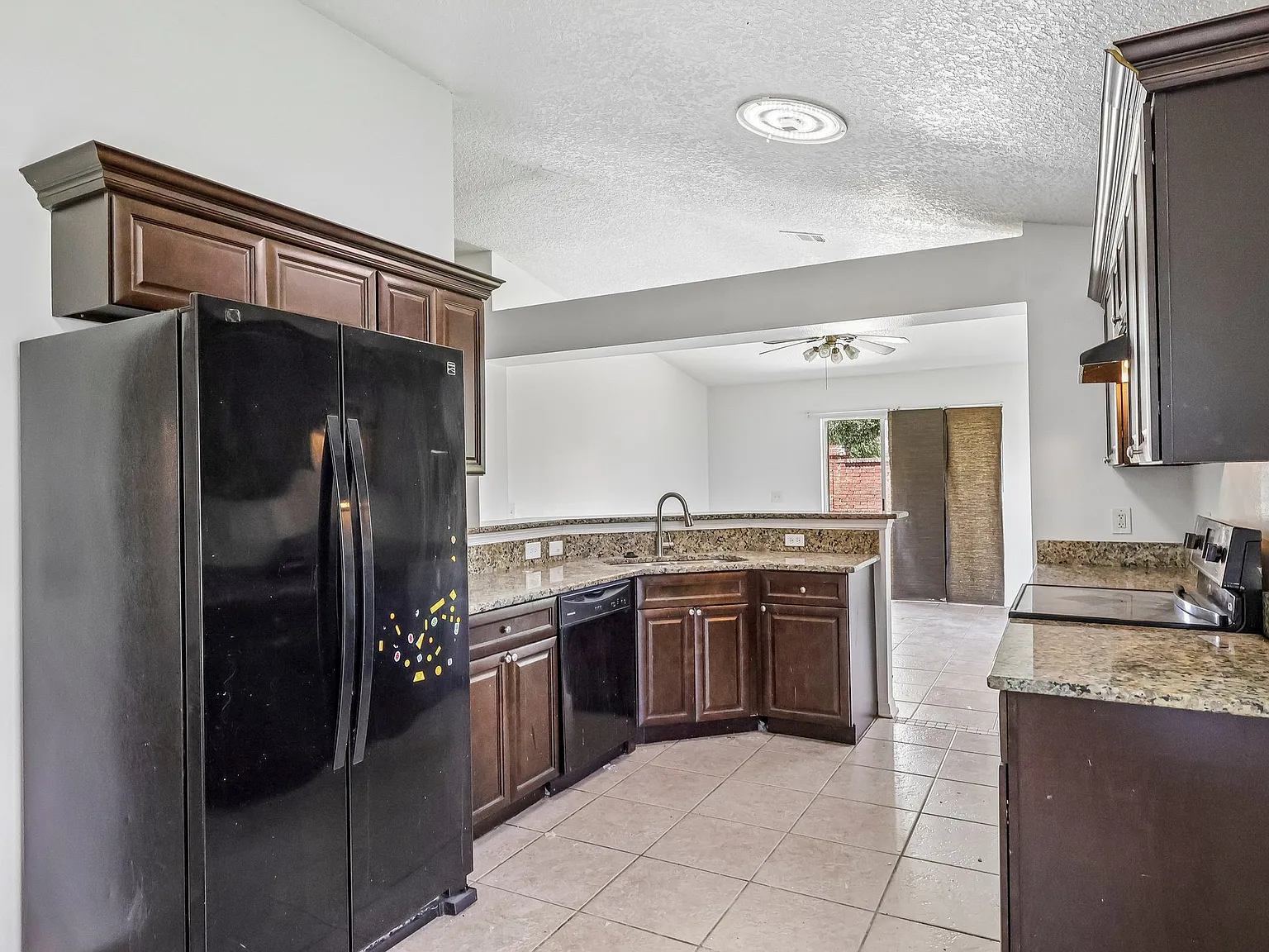 4 bed, 1874 sqft, $2,695 — Photo 4