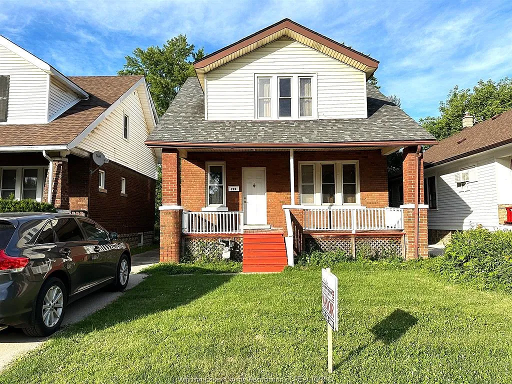 726 Partington Ave photo 1