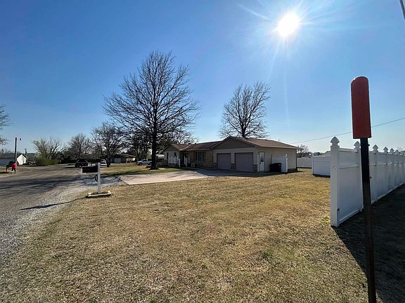2nd image of 903 Holloway Ln
